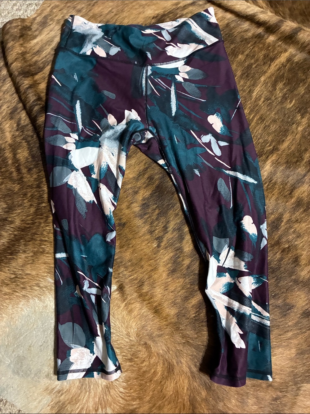 Fabletics colorful Capri leggings in small